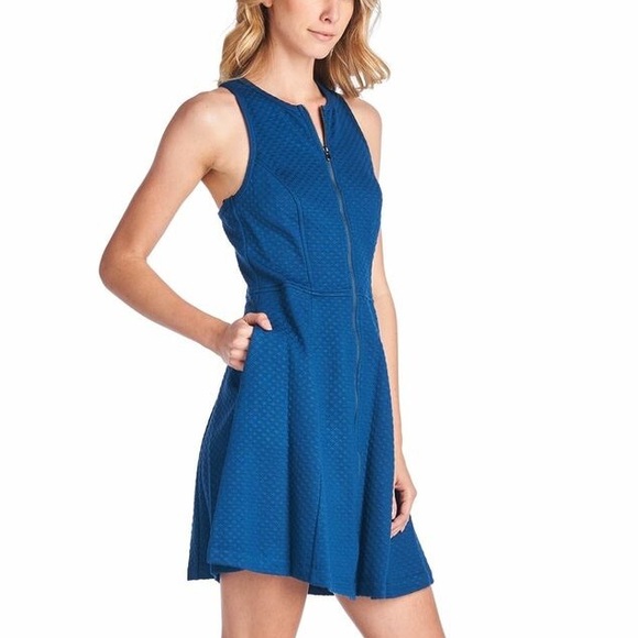 TRINA TURK WOMEN'S BISHOP' ZIPPERED SLEEVELESS QUILTED DRESS IN BLUE - Picture 2 of 6